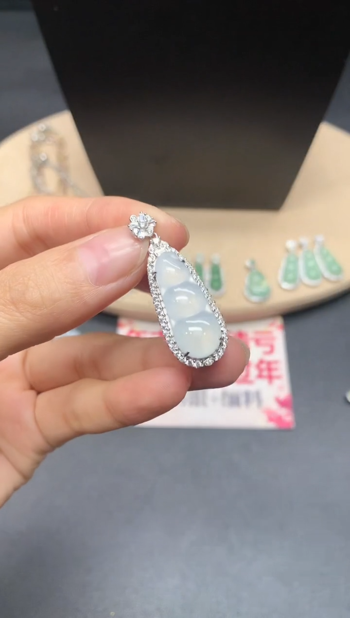 【闪购商品】翡翠吊坠(不含链)银S925镶嵌福豆【多样性发其一】