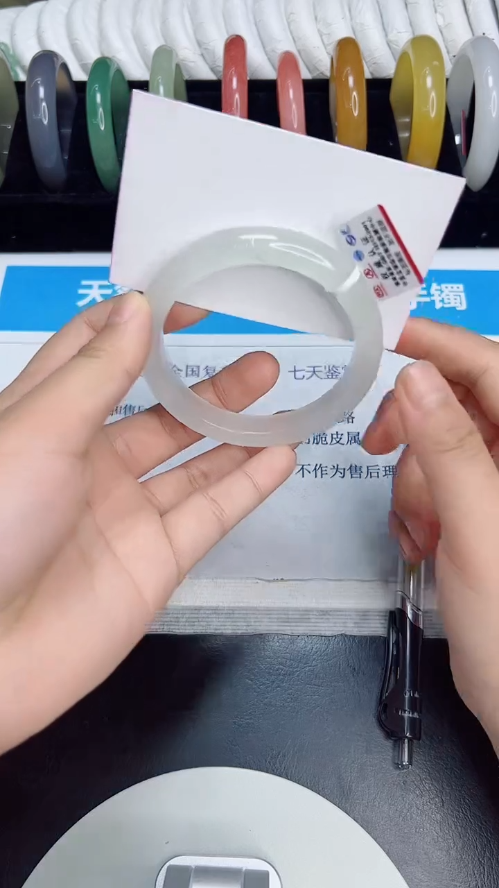 未镶嵌手镯石英质玉25/58.6