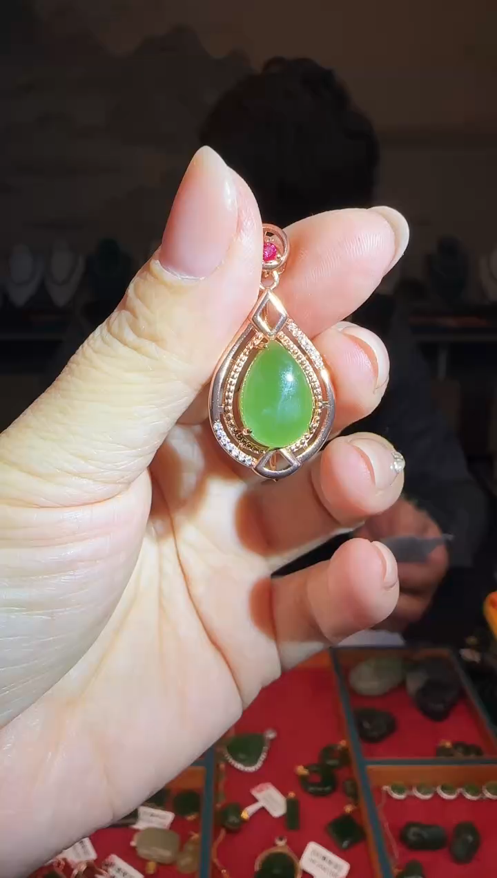 颈饰未镶嵌和田玉椭圆蛋面