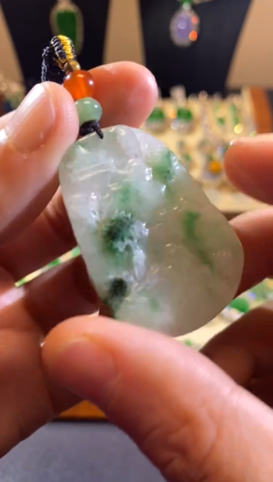 【闪购商品】翡翠吊坠(赠链)未镶嵌缅甸天然A货翡翠