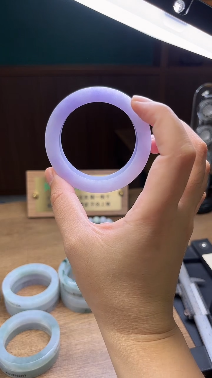 未镶嵌手镯定制翡翠深**梅定制