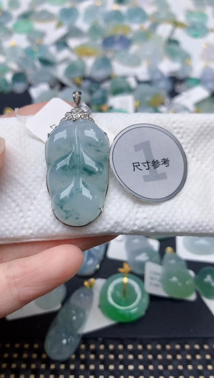 颈饰18K金镶嵌翡翠天然缅甸A货翡翠