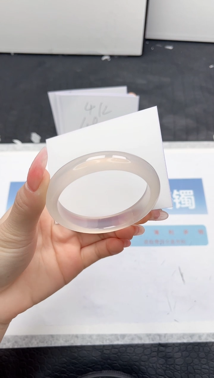 【闪购商品】石英质玉手镯未镶嵌86-53.5