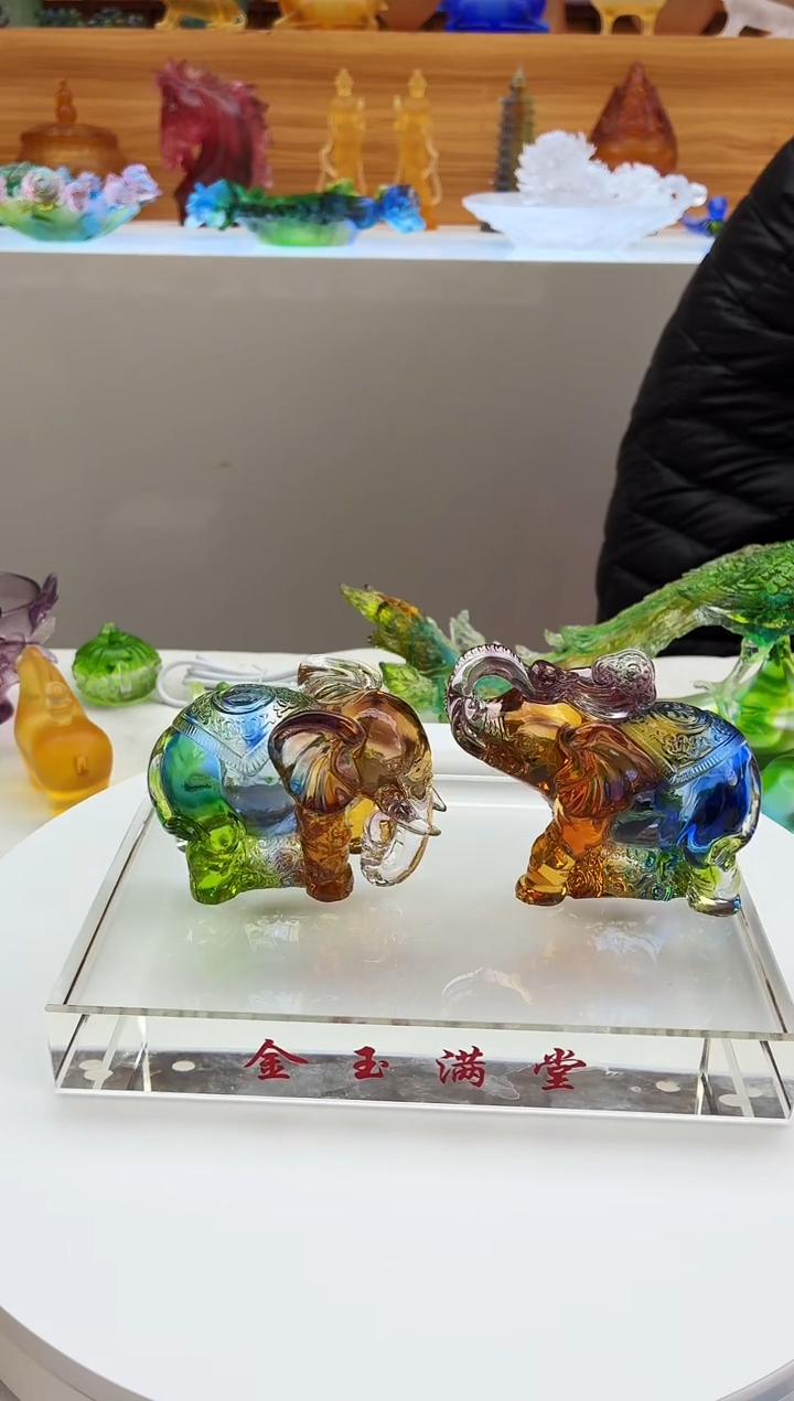 手工艺品琉璃吉祥如意象一对彩色