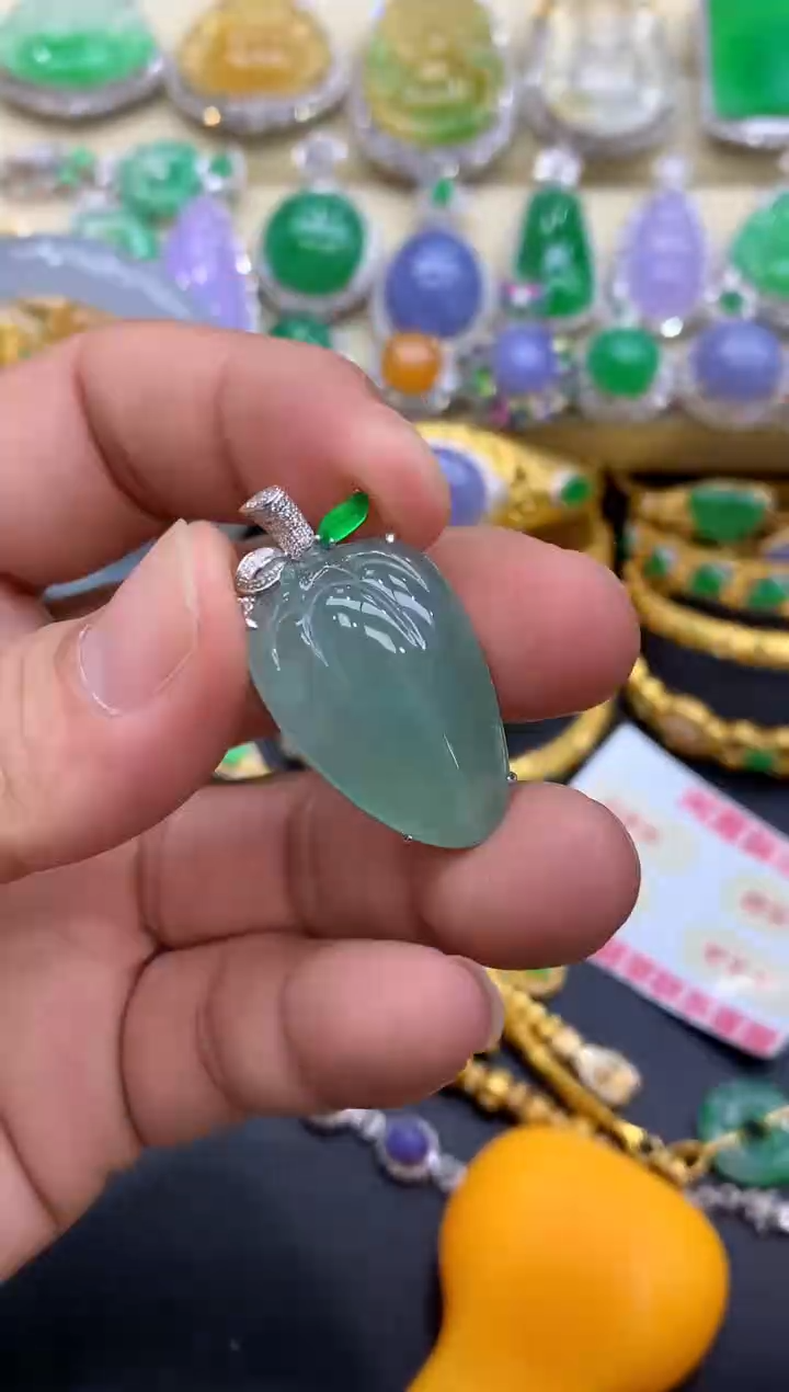 颈饰18K金镶嵌翡翠441-中国好珍宝