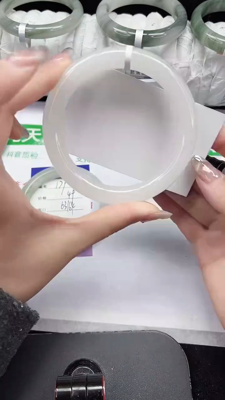 未镶嵌手镯石英质玉180-62/63