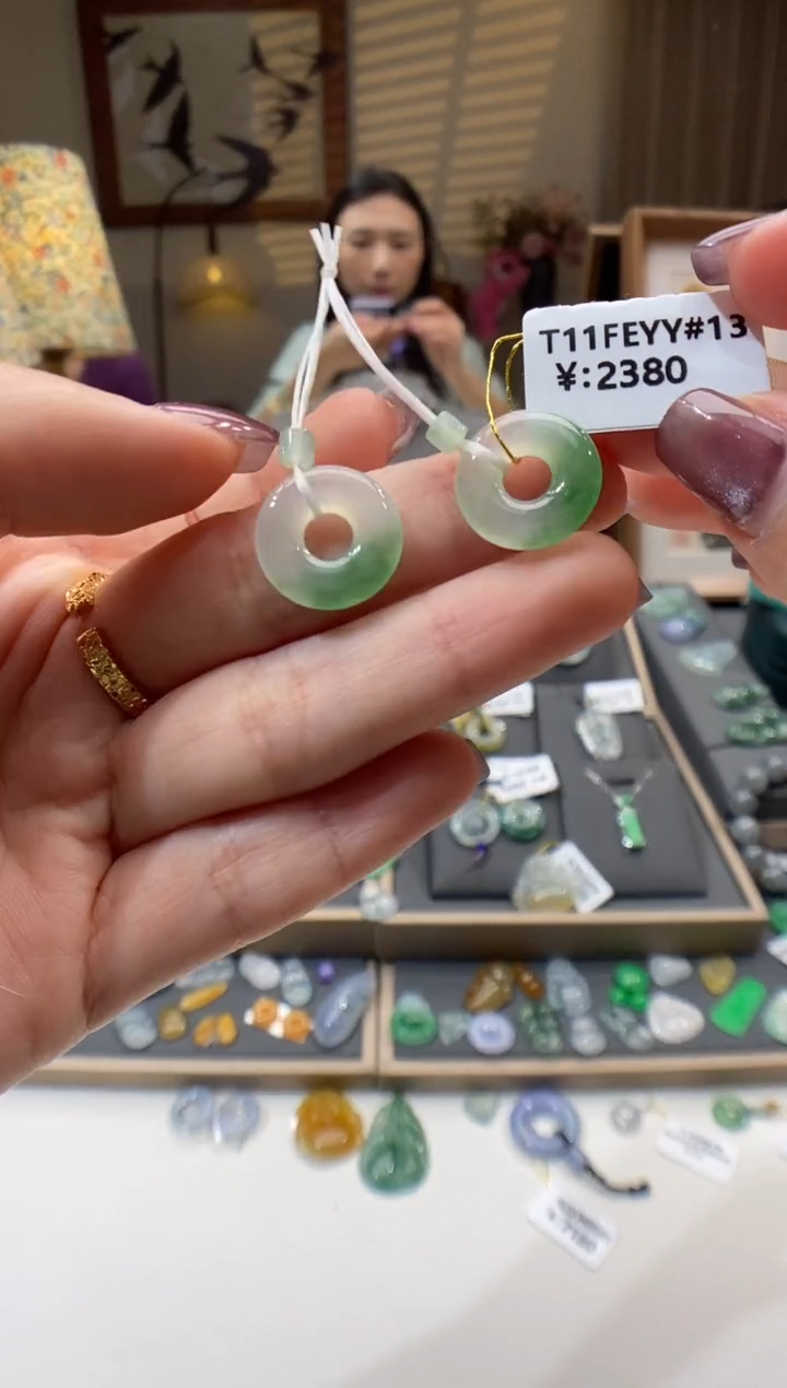 【闪购商品】翡翠未镶嵌颈饰甜甜圈