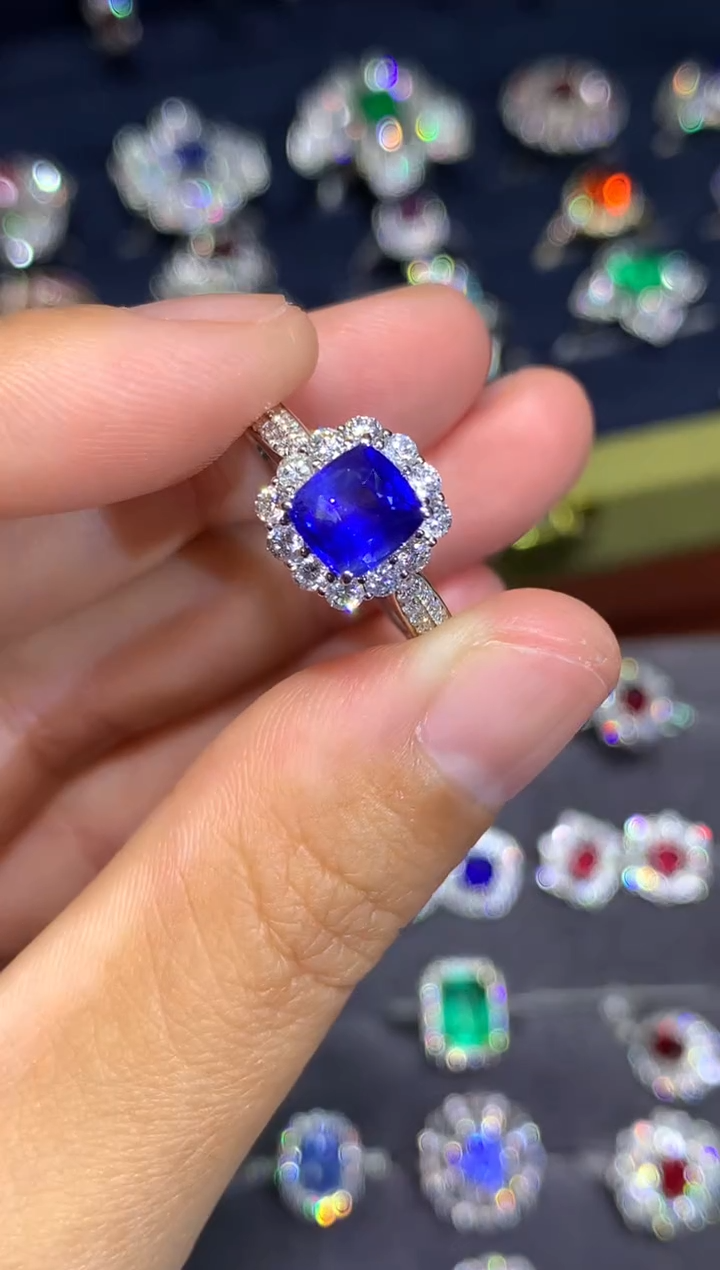 戒指蓝宝石18K金镶嵌1.56CT