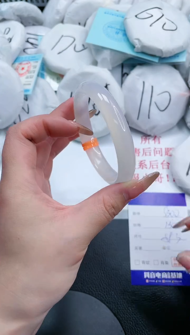 【闪购商品】石英质玉手镯未镶嵌10S300-59