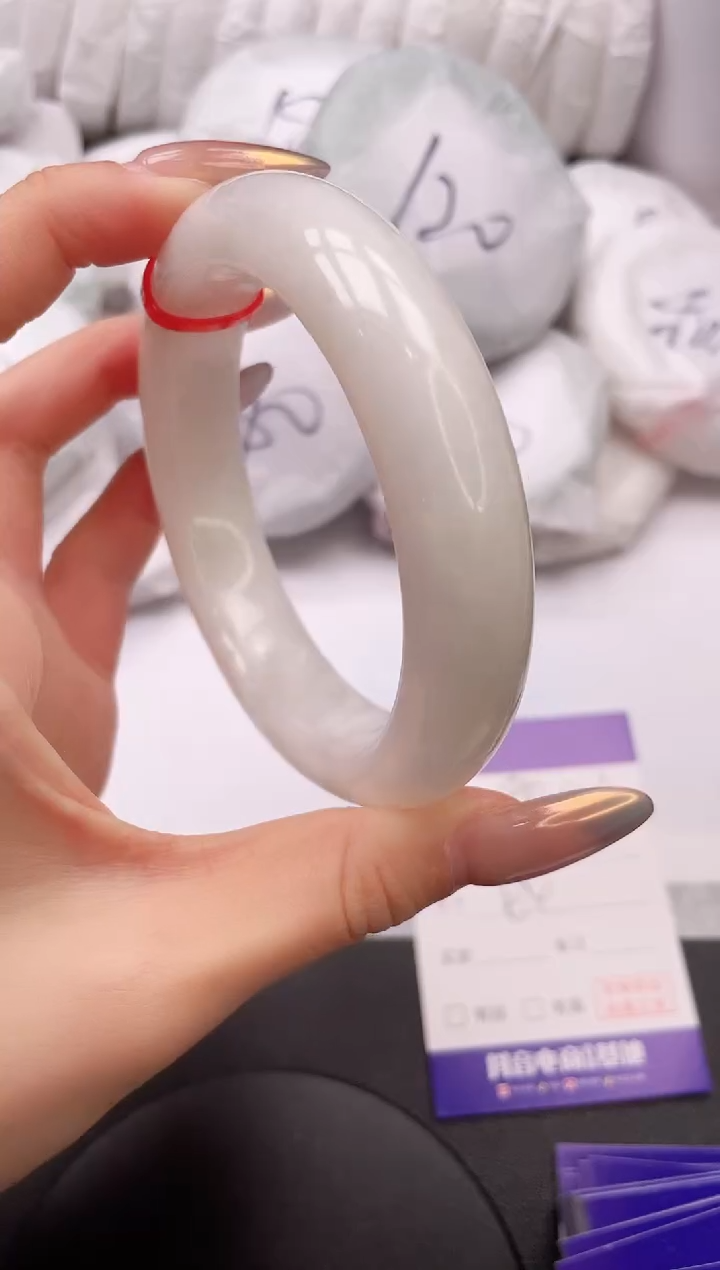 【闪购商品】和田玉手镯未镶嵌28K146-63