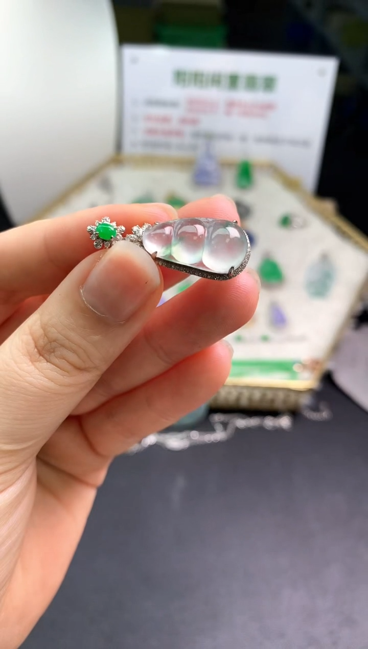 【闪购商品】翡翠吊坠(不含链)18K金镶嵌翡翠豆子|不退不换
