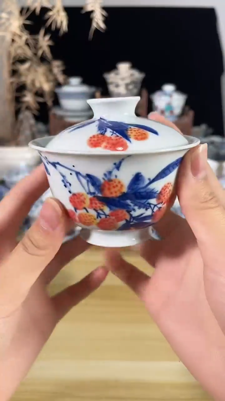 景德镇手工手绘釉下五彩荔枝两才盖碗