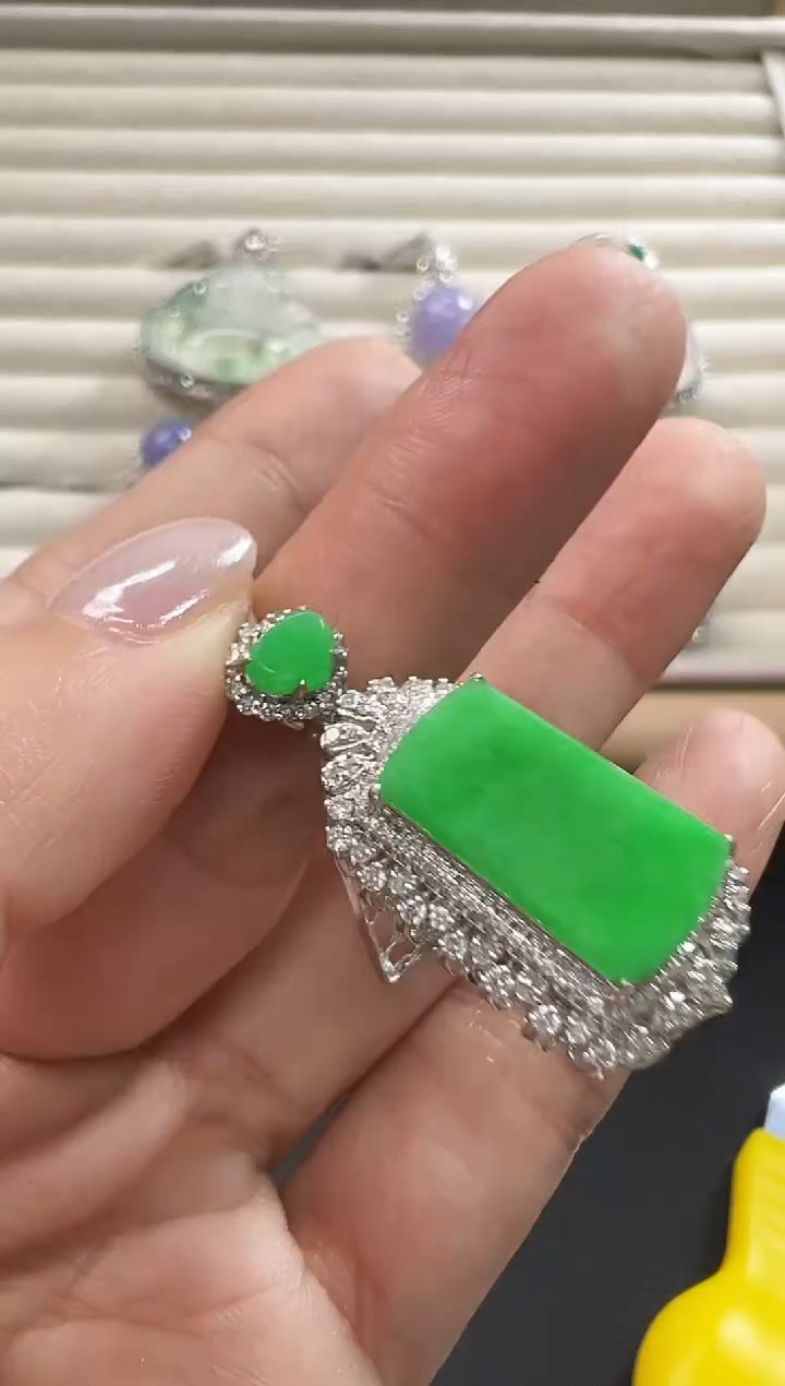 颈饰18K金镶嵌翡翠KHY1206-065