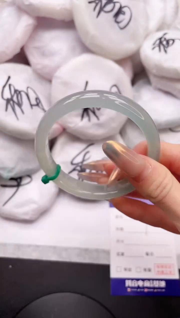 【闪购商品】石英质玉手镯未镶嵌16K29-58