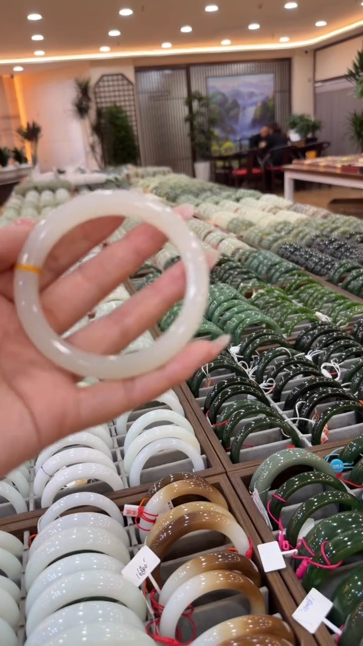 颈饰未镶嵌和田玉手镯62