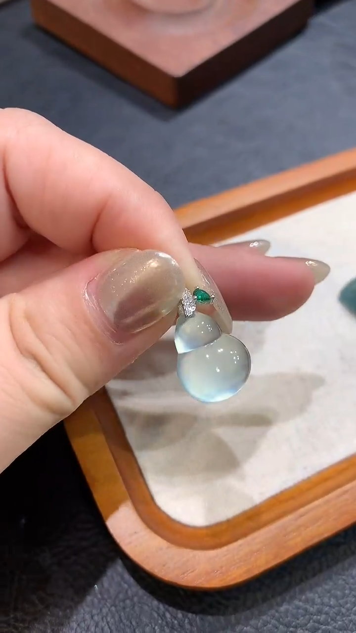 未镶嵌蛇纹石玉吊坠(不含链)有*葫芦