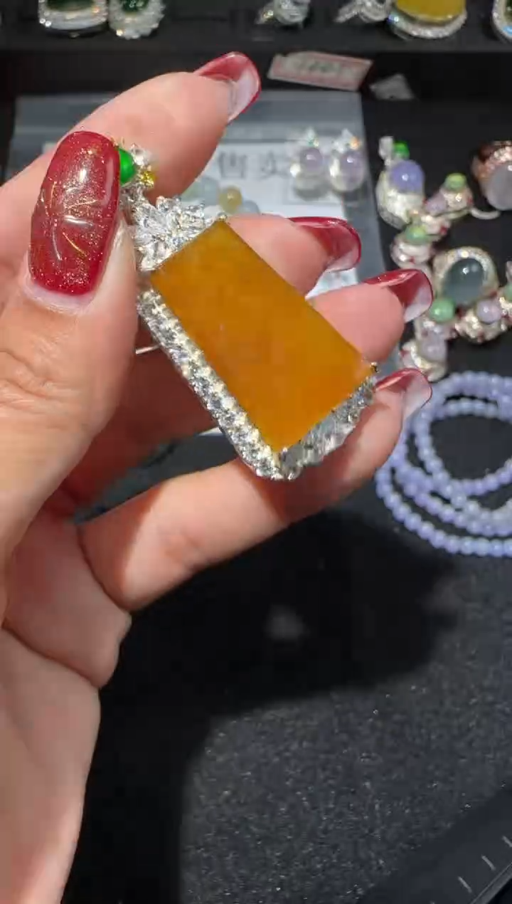 【闪购商品】翡翠吊坠(赠链)银S925镶嵌多样性发货拍一发一