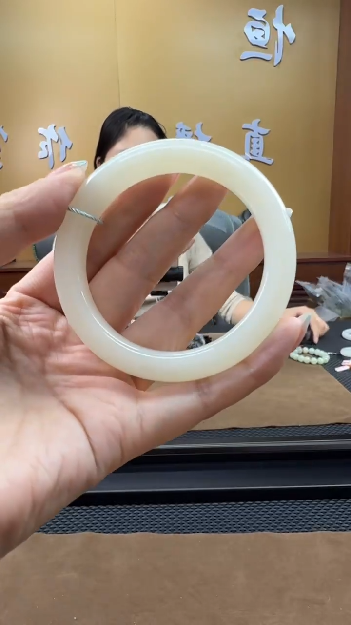 颈饰未镶嵌和田玉手镯58