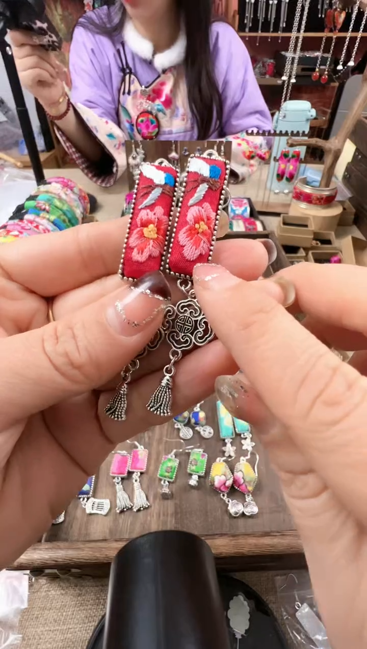 【闪购商品】织绣民族风老绣饰品097