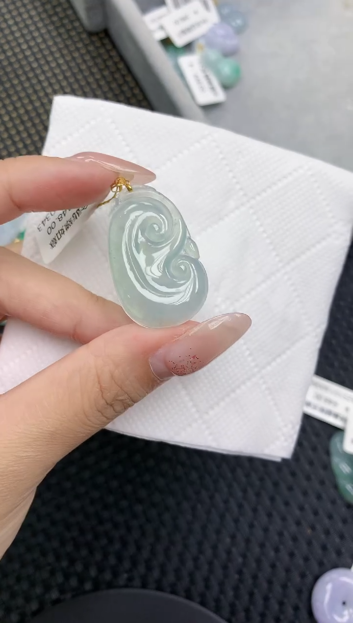 颈饰18K金镶嵌翡翠1111111111