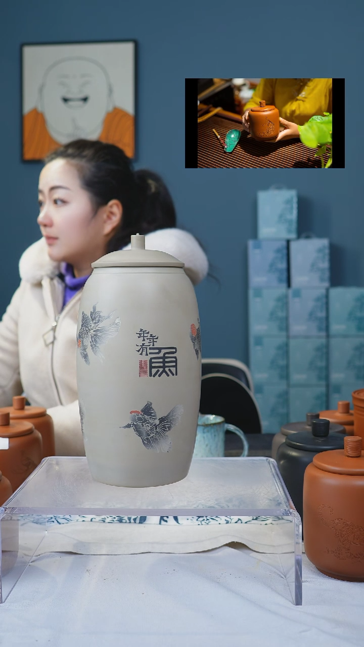【闪购商品】建水紫陶全手工白泥花器、存茶罐阴刻阳填年年有鱼