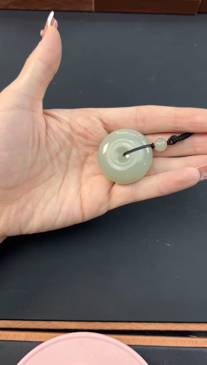 【闪购商品】和田玉吊坠(赠链)未镶嵌且末微色差近矿平安扣