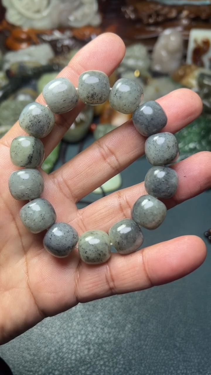 未镶嵌和田玉把件-