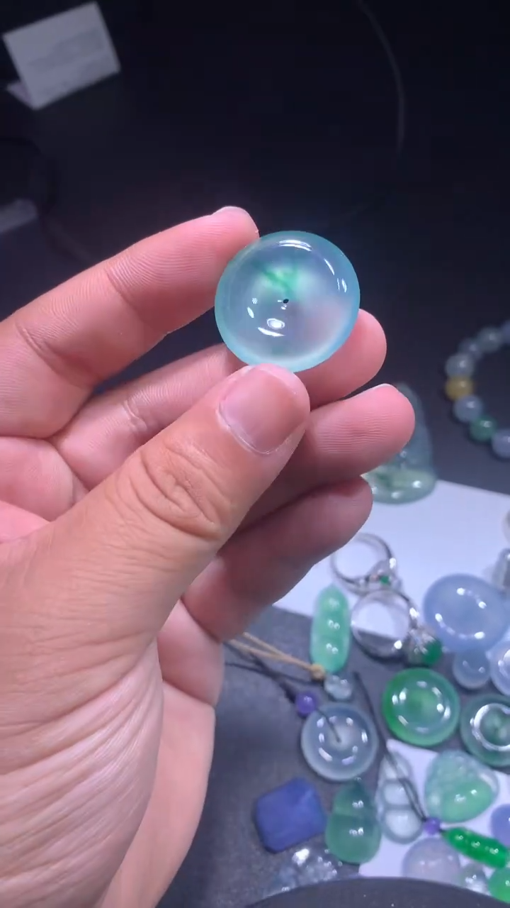 颈饰未镶嵌翡翠平安扣