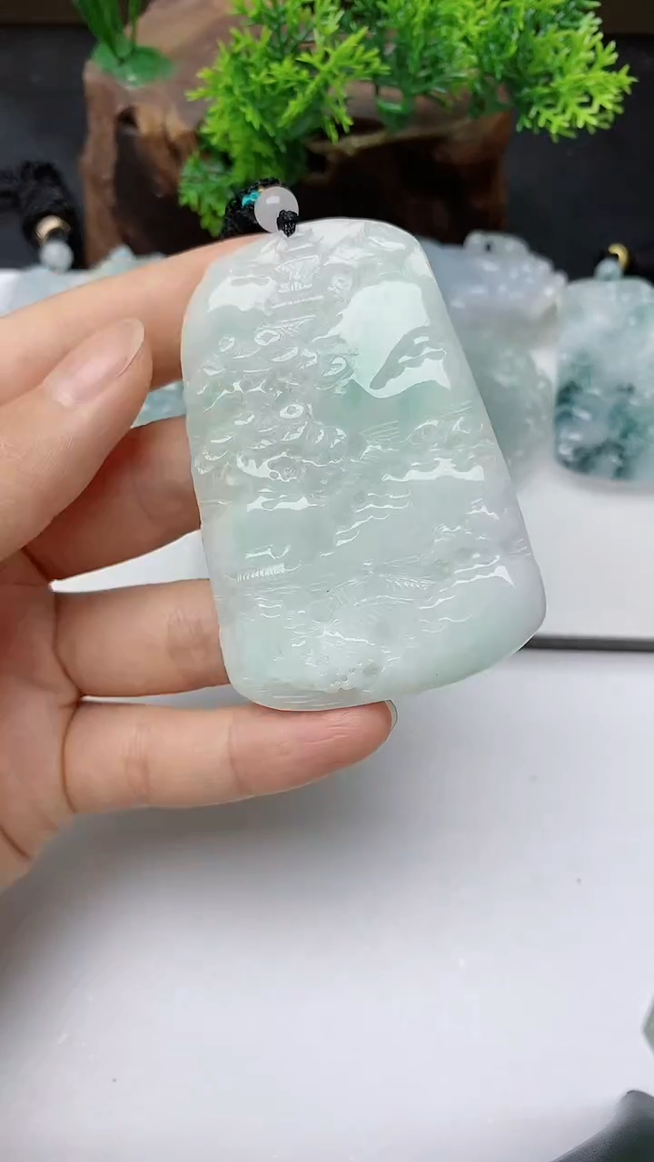 【闪购商品】翡翠颈饰未镶嵌        