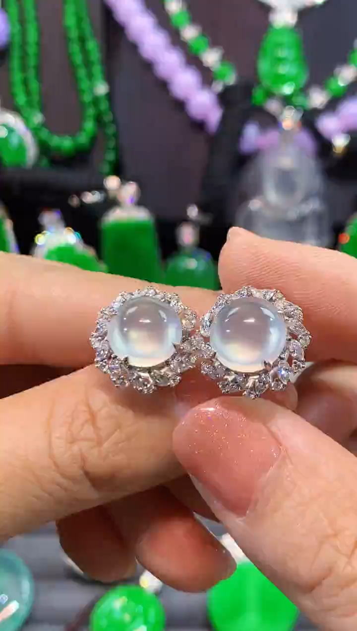18K金镶嵌翡翠耳饰耳钉