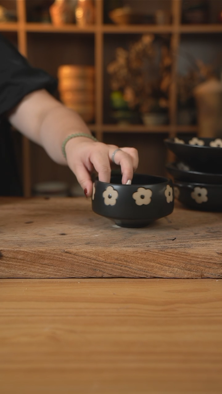黑色雕刻小花花系列的钵钵米饭碗