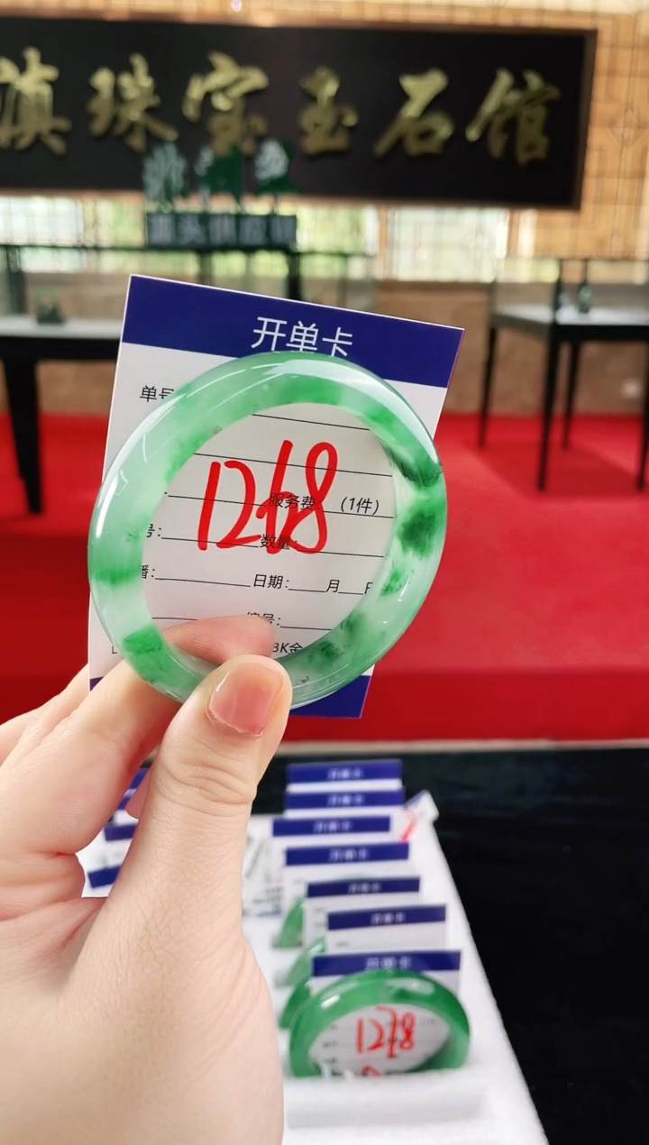 未镶嵌手镯石英质玉（非洲翠）微瑕介意勿拍