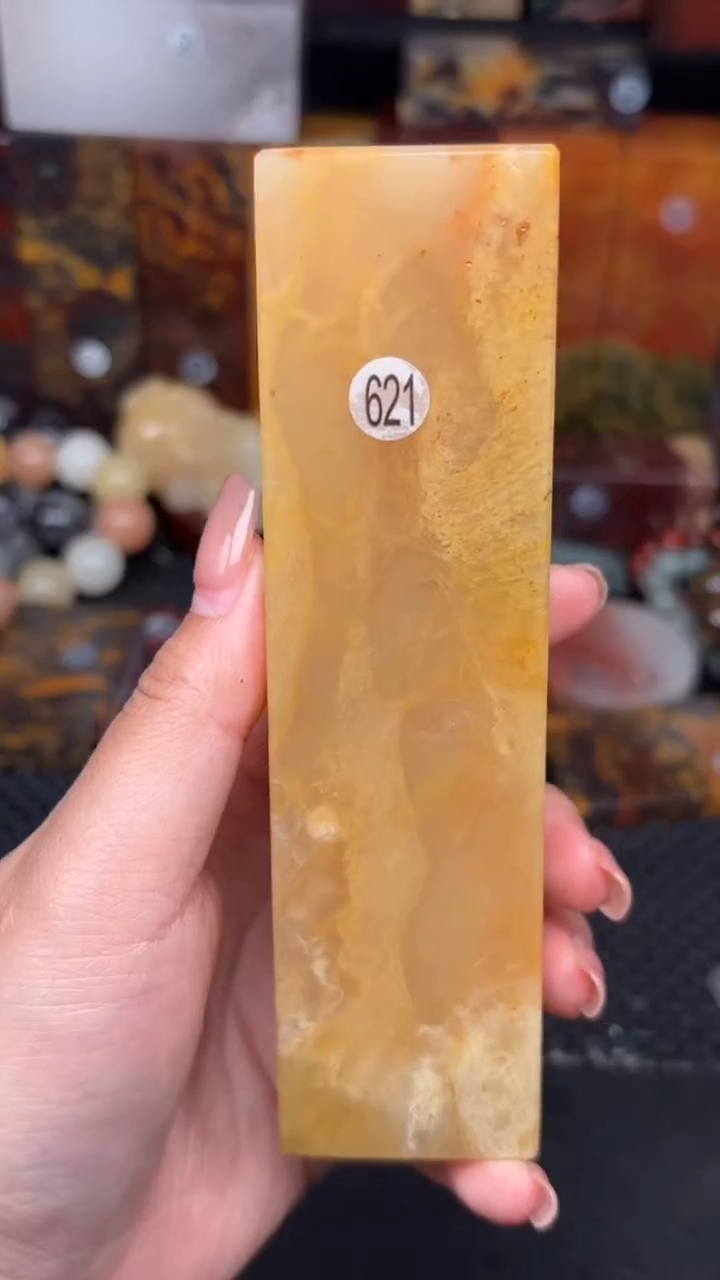 玉 桂林鸡血家居摆件 编号：621