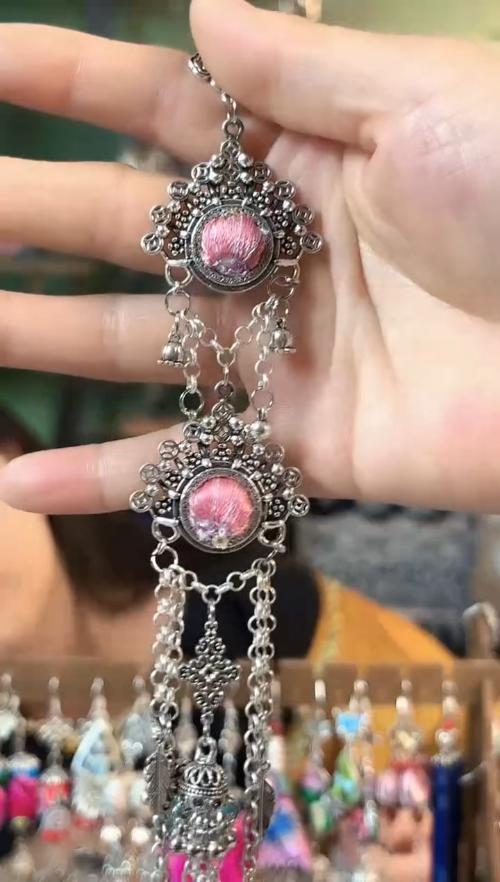 彩云南阁非遗老绣饰品719*