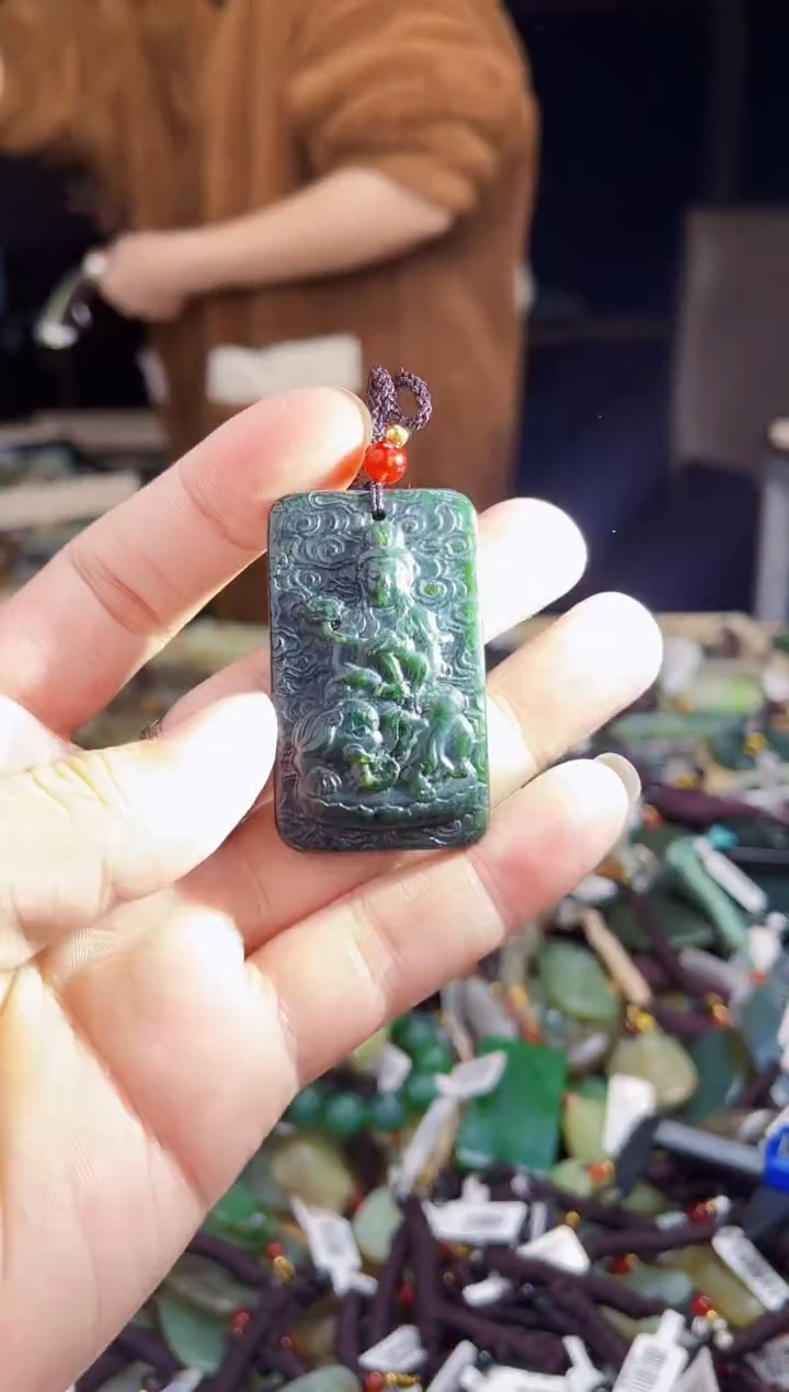 颈饰未镶嵌和田玉1