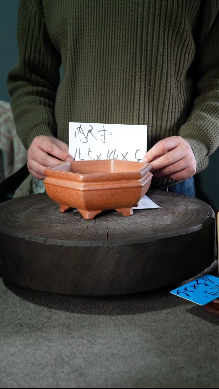 A宜兴紫砂小花盆