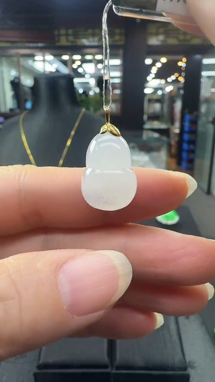 颈饰18K金镶嵌翡翠葫芦挂件