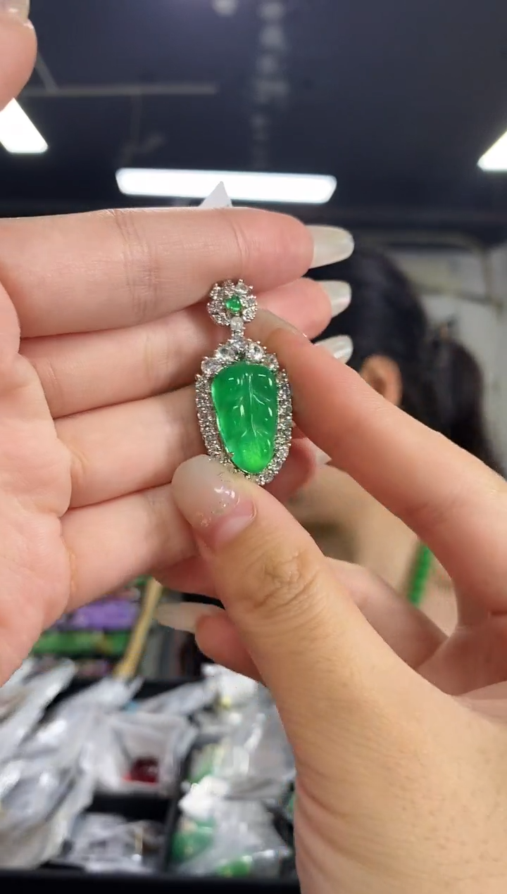 翡翠未镶嵌颈饰闪购链接   多样性发其一颜色微差