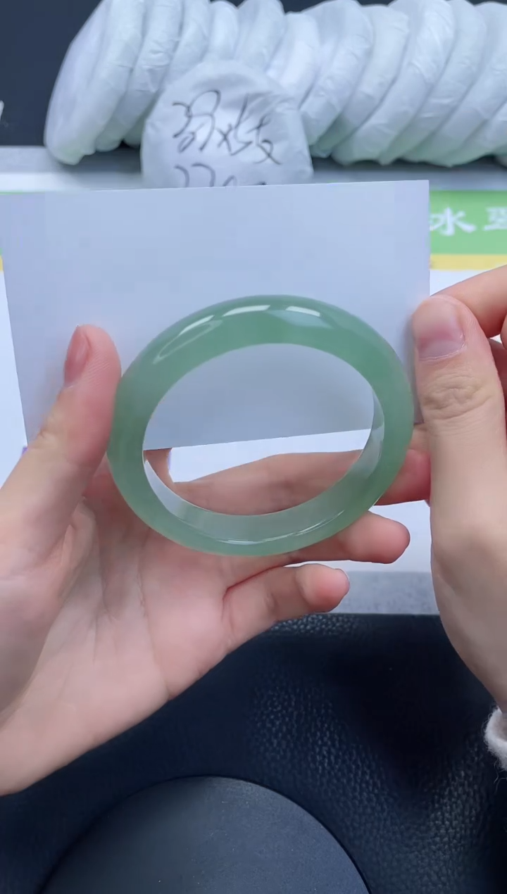 【闪购商品】石英质玉手镯未镶嵌A48-56+