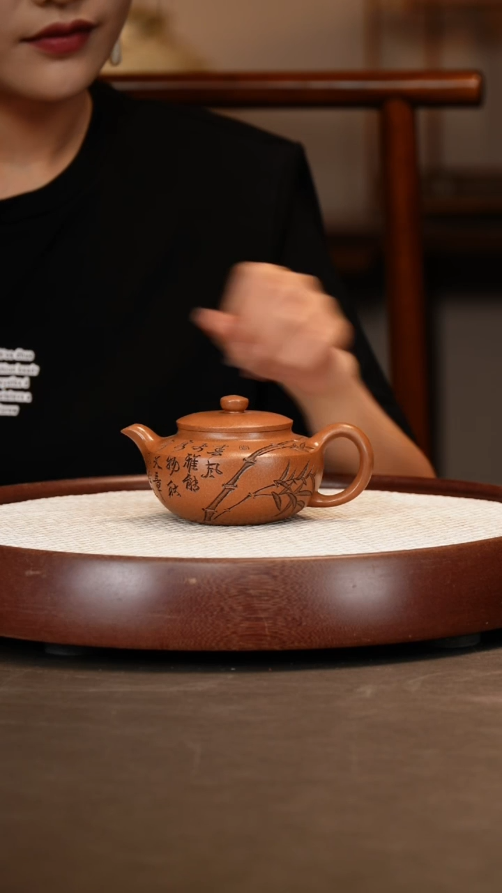 【邵忠源】汉扁玉砂段240c+龙笔筒+竹画