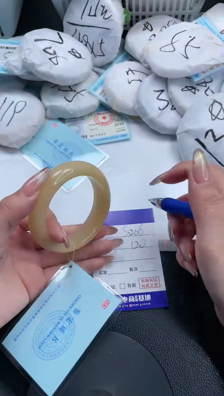 【闪购商品】石英质玉手镯未镶嵌18S206-55