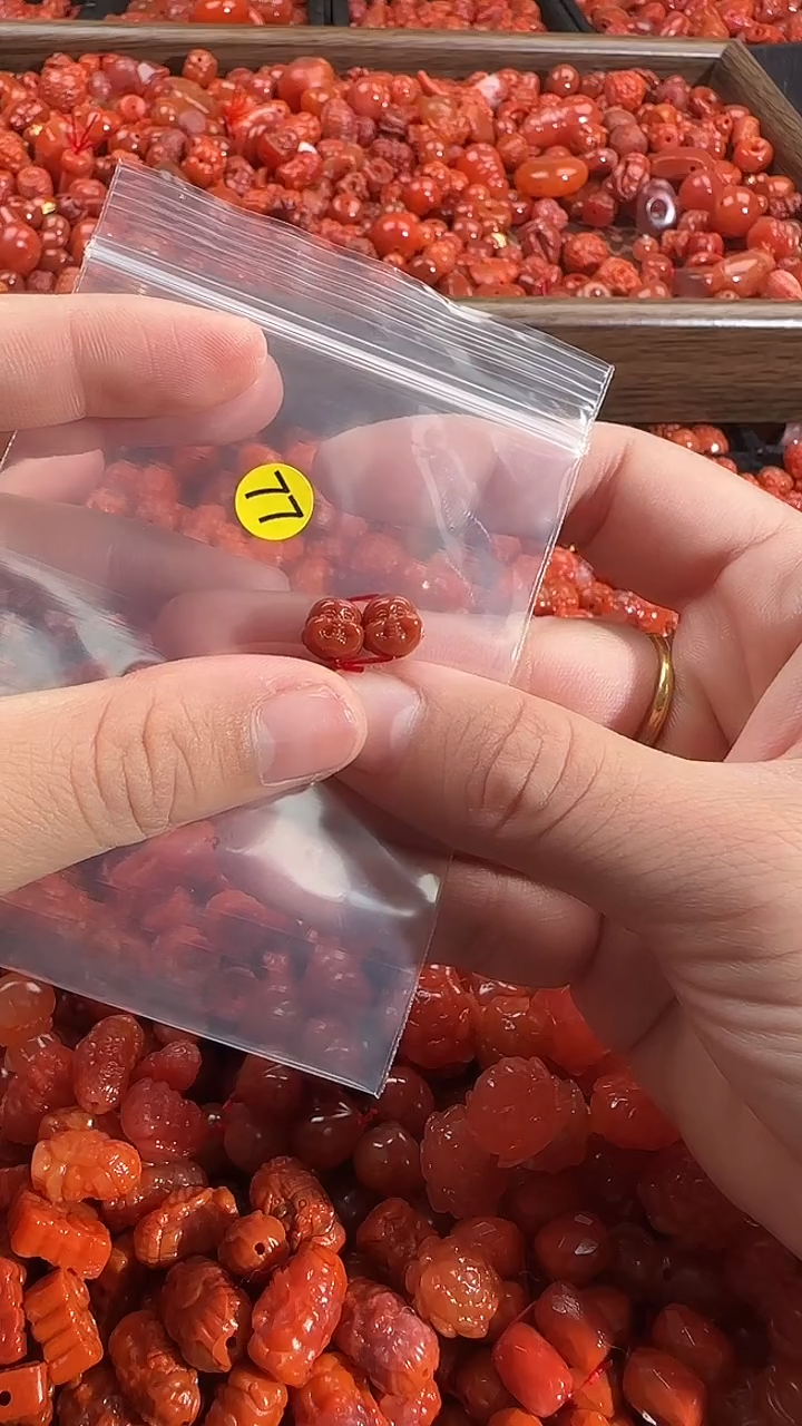 颈饰未镶嵌南红玛瑙1