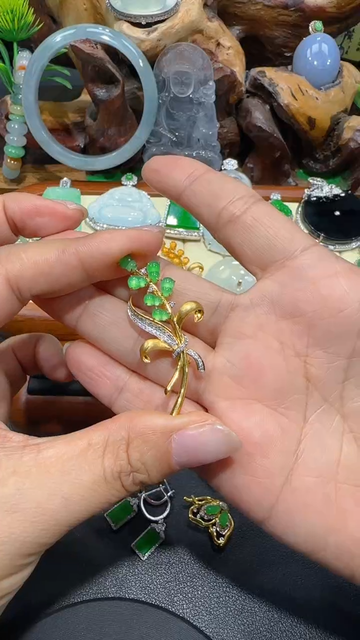 【闪购商品】翡翠吊坠(不含链)18K金镶嵌吊坠