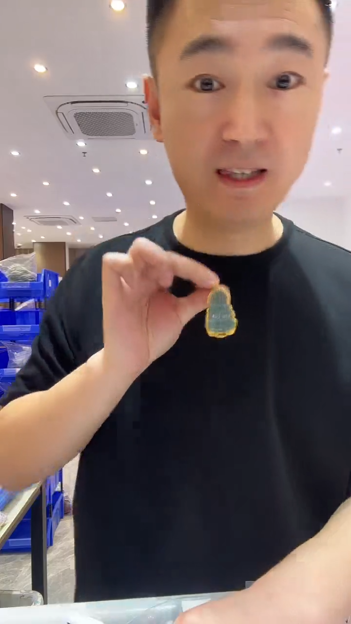 翡翠18K金镶嵌颈饰K164..