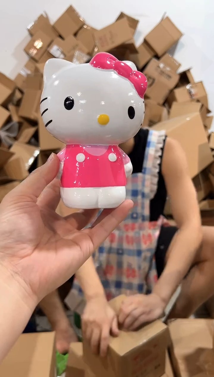 瓷片粉色kt猫笔筒