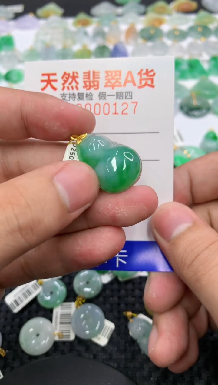 翡翠18K金镶嵌颈饰111111111111