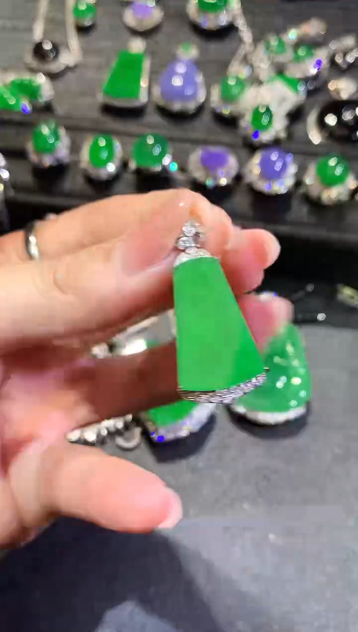 【闪购商品】翡翠吊坠(不含链)18K金镶嵌106-无事牌