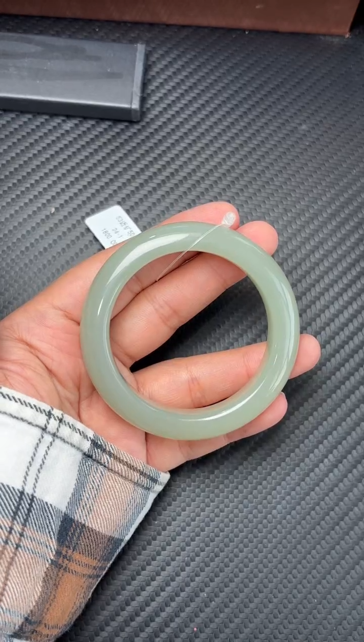 未镶嵌手镯和田玉且末微色差近矿51M