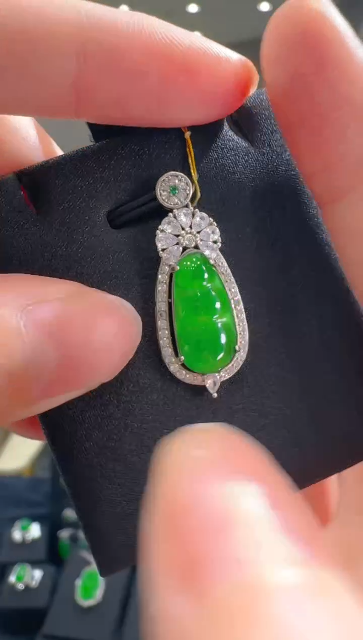 【闪购商品】翡翠吊坠(不含链)银S925镶嵌天然翡翠A货多样性发一件