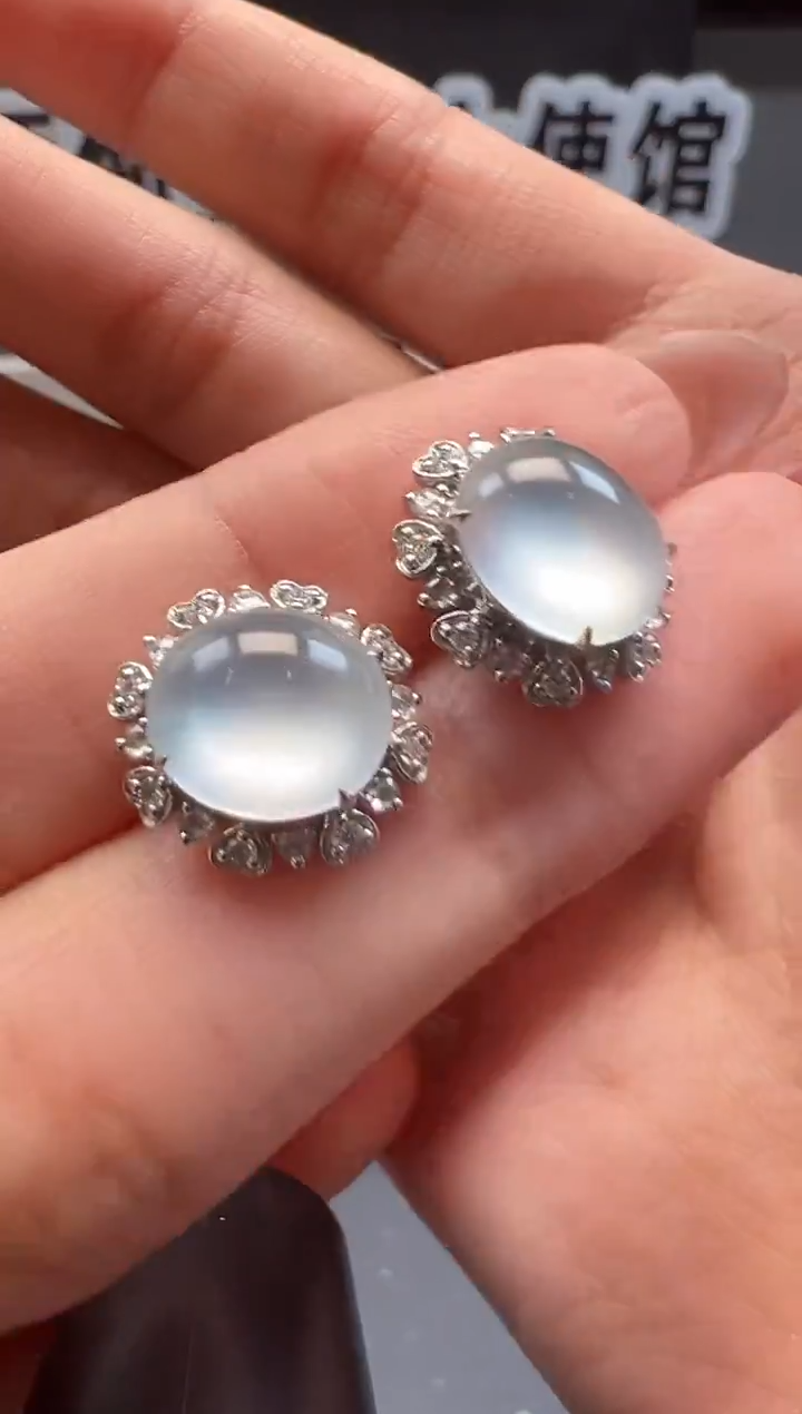 18K金镶嵌翡翠耳饰缅甸珠宝严选